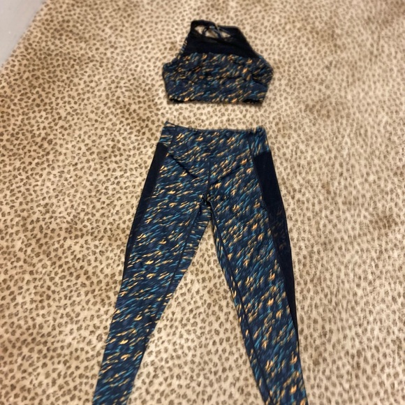 ASICS workout top - Picture 3 of 3